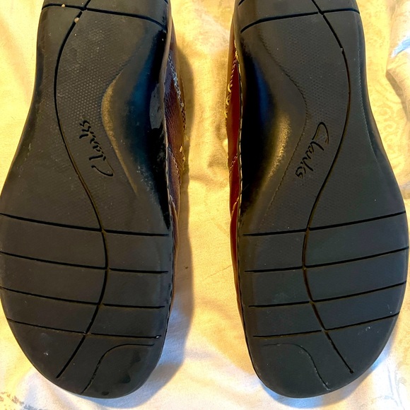 Clarks Uber comfortable slip on shoes. - Picture 2 of 7